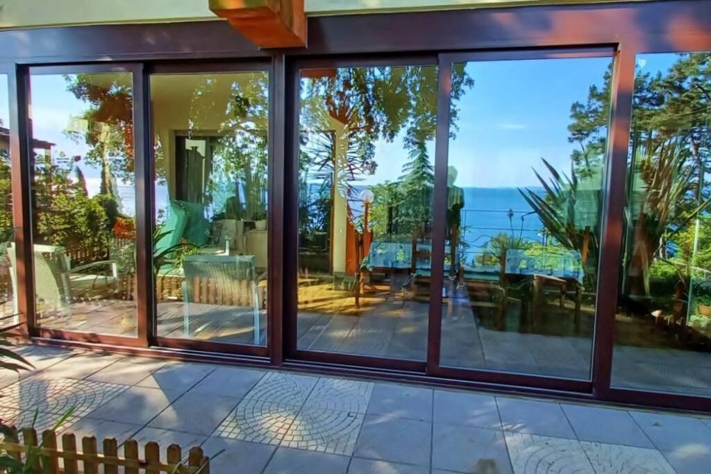 Brezza Marina - Appartamento In Villa Fronte Mare Trieste Exterior foto